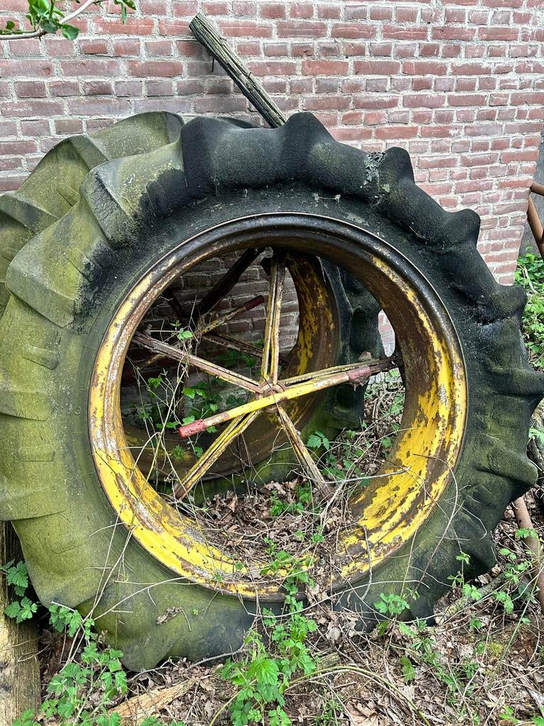 Oude Trekker Velgen met Banden - 100 cm Diameter, Zakelijke goederen, Agrarisch | Onderdelen | Banden, Velgen en Assen, Ophalen