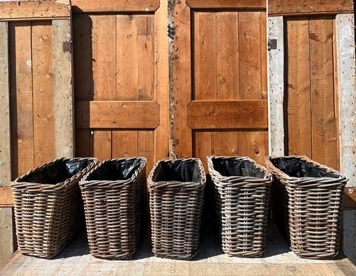 Mand 39,5 x 20,5 x 30 cm gevlochten vensterbankmand PER STUK, Overige materialen, Gebruikt, Mand, Ophalen of Verzenden