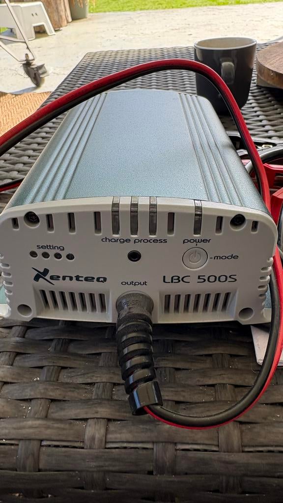 Xenteq LBC 500S 10A acculader, Ophalen of Verzenden, Gebruikt, Universele onderdelen