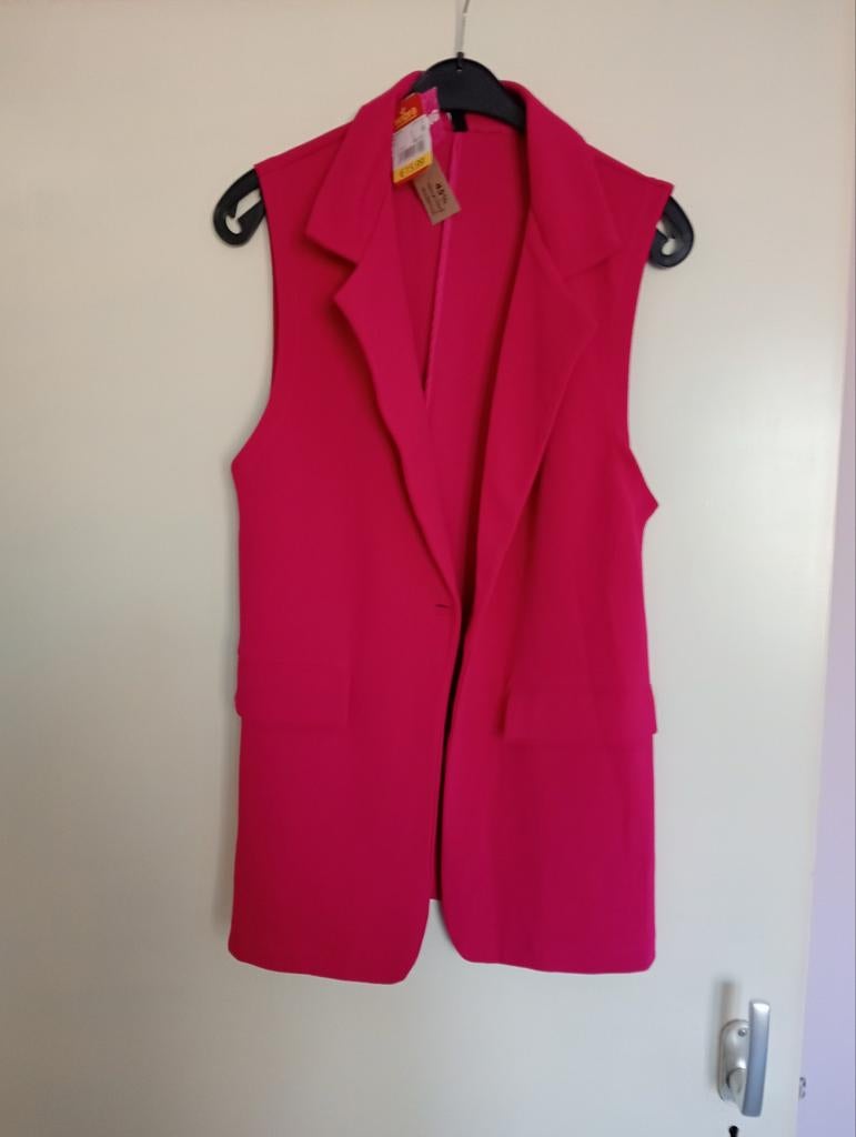 Rood Gilet nieuw maat M, Kleding | Dames, Bodywarmers, Ophalen of Verzenden, Nieuw, Rood