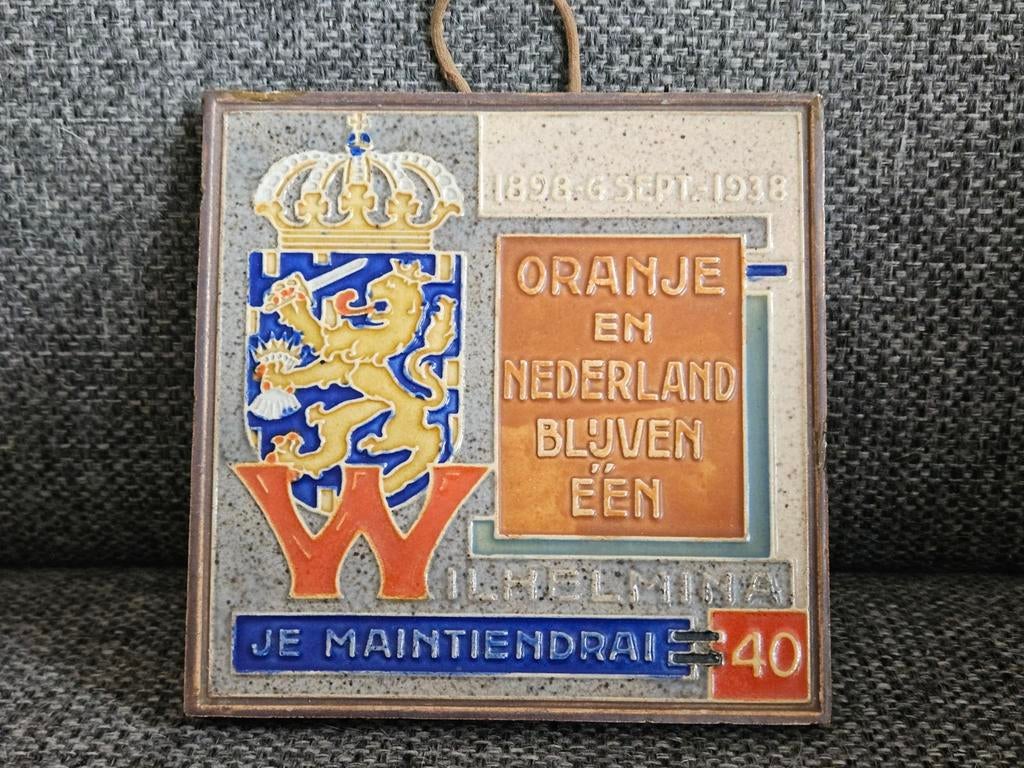 Gedenktegel Wilhelmina 1898-1938 Westraven Utrecht, Antiek en Kunst, Antiek | Wandborden en Tegels, Ophalen of Verzenden