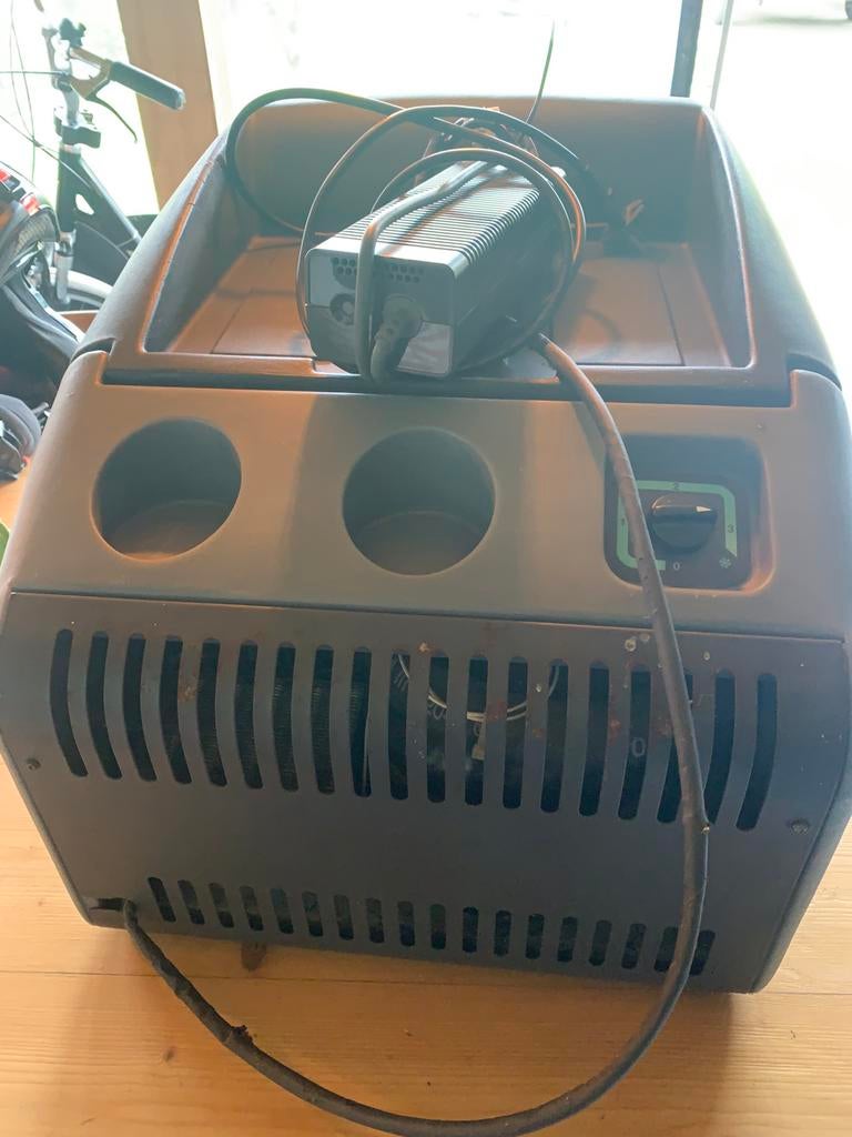 Te koop compressor koelkast 12volt/220, Ophalen, Zo goed als nieuw, Compressor