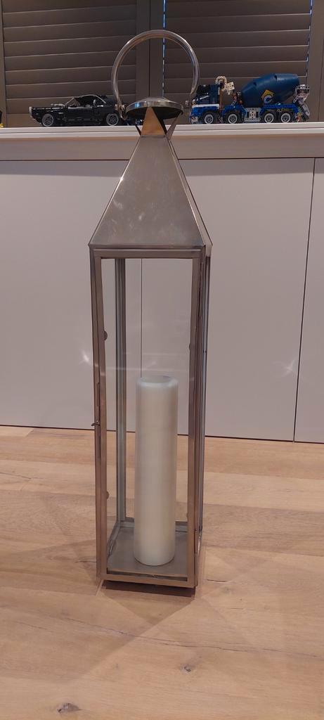 Grote metalen lantaarn met glazen panelen, Huis en Inrichting, Woonaccessoires | Kandelaars en Kaarsen, Zo goed als nieuw, Kandelaar