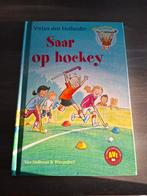 Saar op hockey - AVI M4 kinderboek van Vivian den Hollander, Boeken, Ophalen of Verzenden, Zo goed als nieuw, Vivian den Hollander