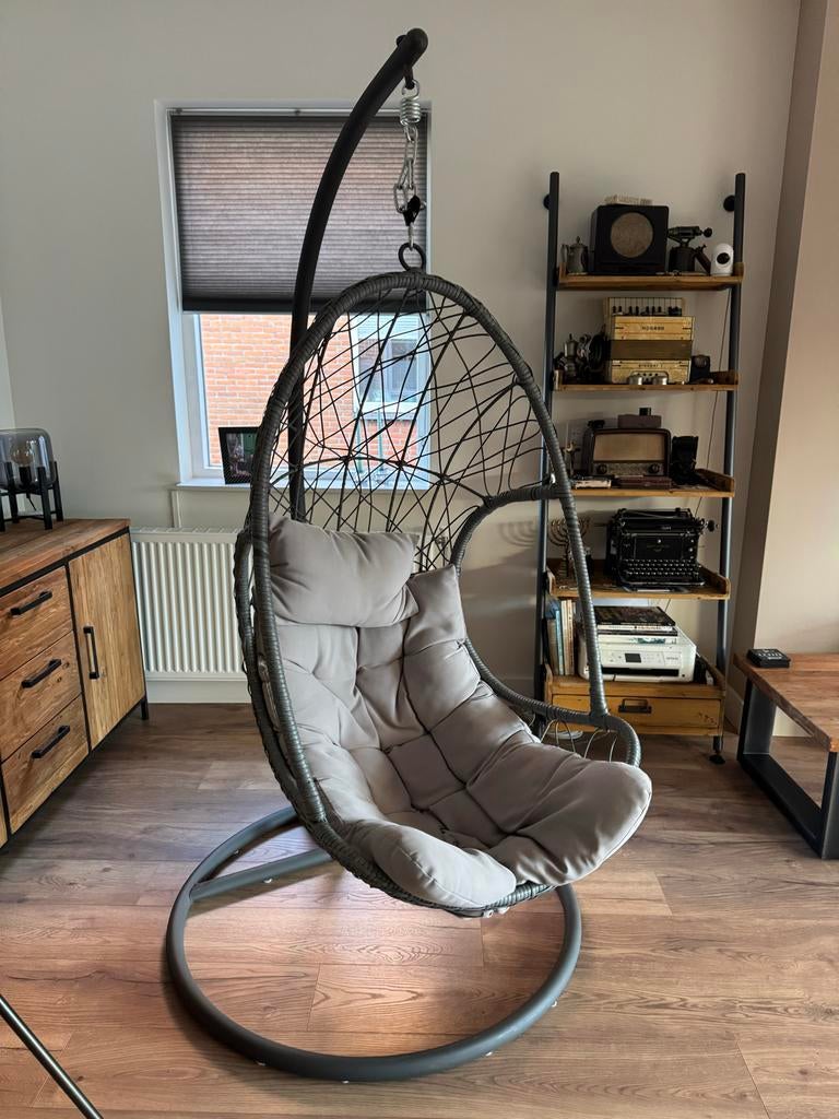 Hangstoel ei met standaard, Huis en Inrichting, Stoelen, Ophalen, Zo goed als nieuw, Metaal, Eén