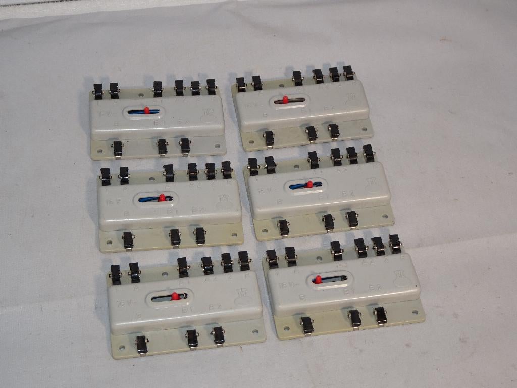 6 relais met elk 2 wisselcont wisselstr Tillig MARKLIN(#824), Wisselstroom, Gebruikt, Overige typen, Ophalen of Verzenden