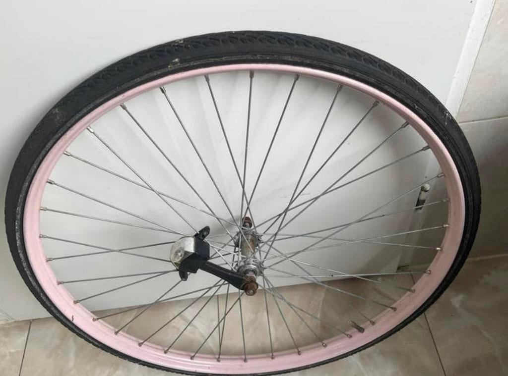 Prima voorwiel 28 inch met dynamo licht!, Fietsen en Brommers, Fietsonderdelen, Ophalen, Zo goed als nieuw