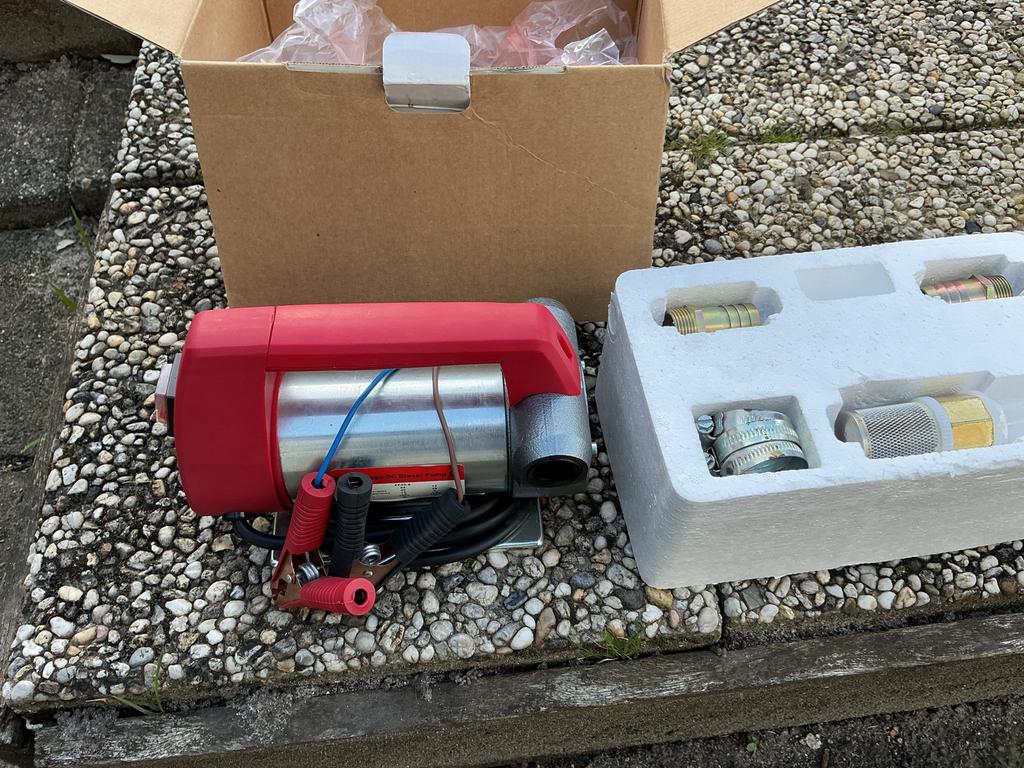 Oliepomp 24V met aansluitstukken, Ophalen of Verzenden, Nieuw, Universele onderdelen
