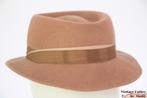 Kleine Vintage Dameshoed beige vilt 54 gratis verzenden NL, Kinderen en Baby's, Kinderkleding | Petten en Hoeden, 134 t/m 140