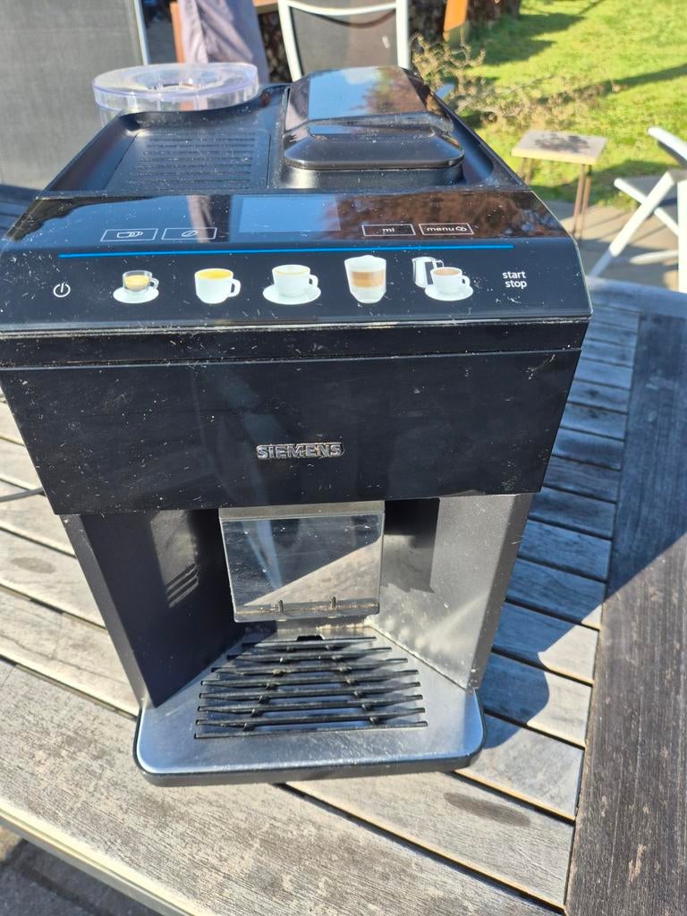 Siemens EQ.500 koffiemachine - lekt, reparatie nodig, Witgoed en Apparatuur, Koffiezetapparaten, Niet werkend, Koffiebonen, Koffiemachine