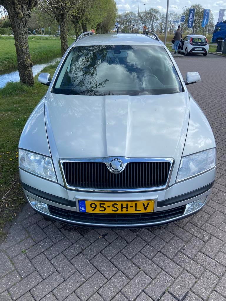Skoda Octavia Combi 1.6 benzine 2006, 186.000 km, nieuwe apk, Auto's, Voorwielaandrijving, 4 cilinders, 1200 kg, Handgeschakeld