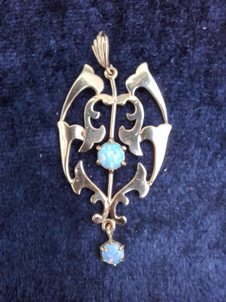 Gouden kettinghanger met opaal, Ophalen, Goud, Hanger