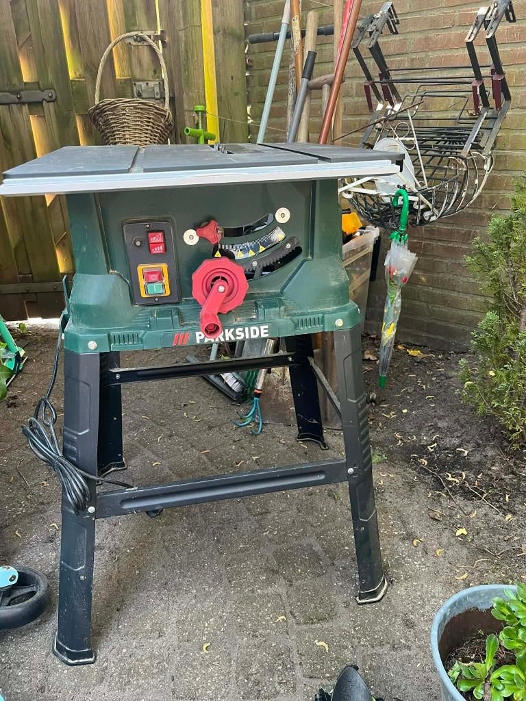 Tafelcirkelzaag 1keer gebruikt, Doe-het-zelf en Verbouw, Gereedschap | Zaagmachines, Ophalen, Cirkelzaag, 30 tot 70 mm, 1200 watt of meer