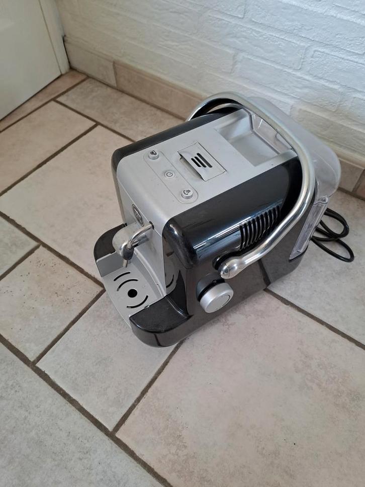 Lavazza Mio Koffiemachine -afhalen voor bakje bier!!, Witgoed en Apparatuur, Koffiezetapparaten, Gebruikt, Koffiepads en cups