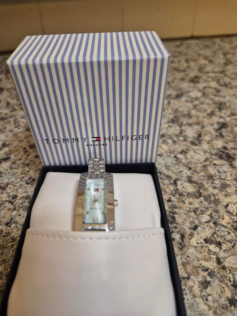 Dames horloge Tommy Hilfiger, Ophalen of Verzenden, Zo goed als nieuw, Staal, Overige merken