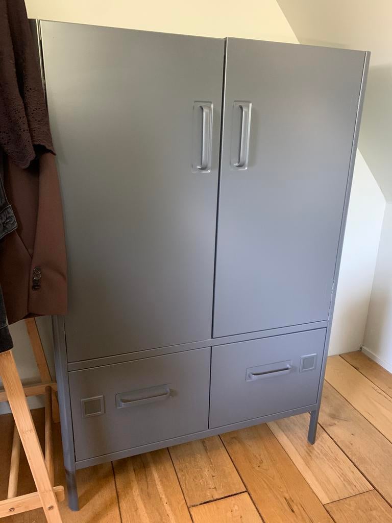 Mooie metalen grijze kast van Ikea, Ophalen, Gebruikt, 25 tot 50 cm, 50 tot 100 cm
