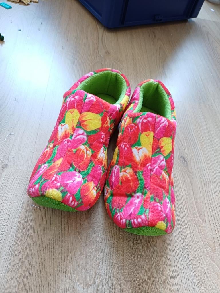 Comfortabele klomp pantoffels met tulpenpatroon, maat 39-41, Kleding | Dames, Schoenen, Ophalen of Verzenden, Zo goed als nieuw