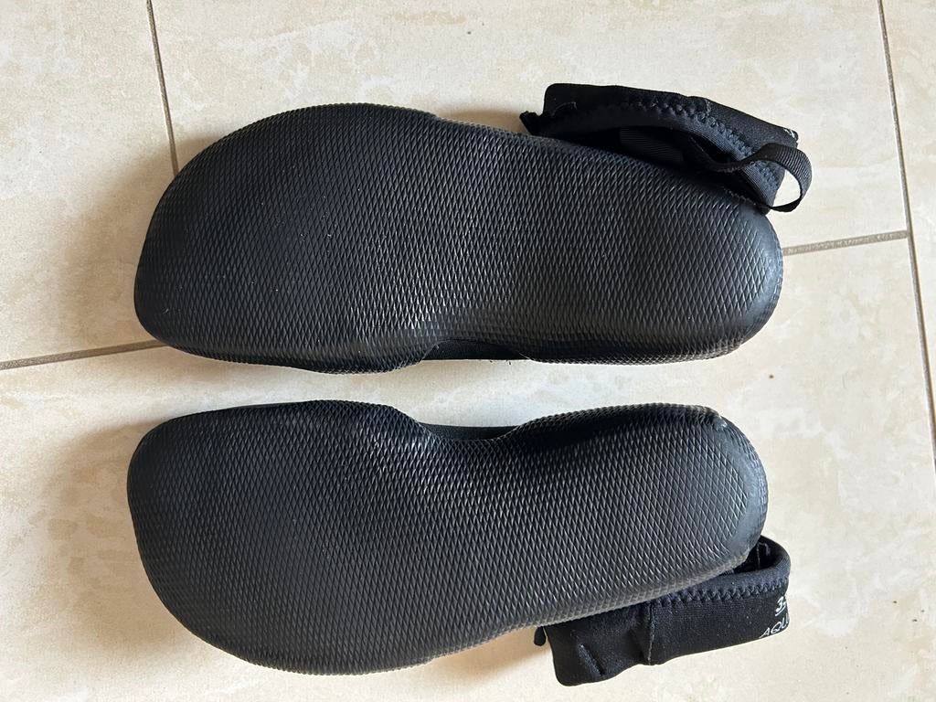 Decathlon surf schoentjes maat 33-34, 3 mm, Watersport en Boten, Golfsurfen, Ophalen of Verzenden, Zo goed als nieuw, Overige typen