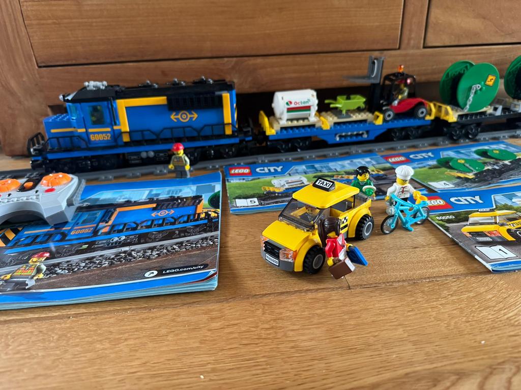 LEGO City 60050 Vrachttrein, treinstation -en extra rails, Kinderen en Baby's, Speelgoed | Duplo en Lego, Ophalen of Verzenden