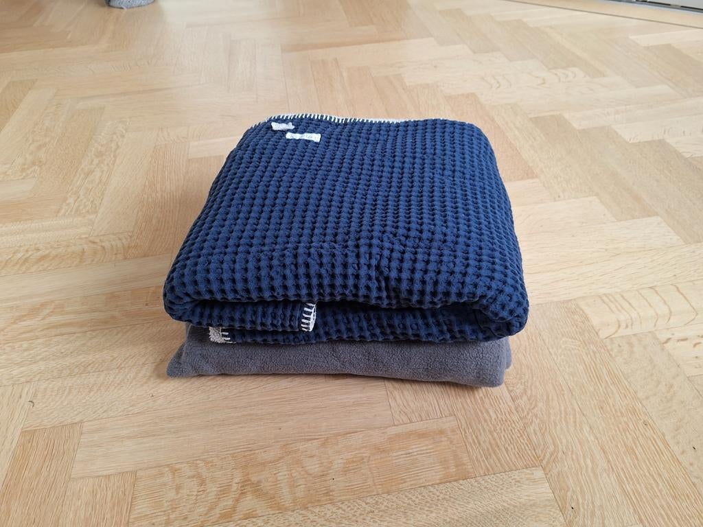 2 babydekens: Koeka Waffle (blauw/grijs) en Prenatal, Kinderen en Baby's, Ophalen of Verzenden, Zo goed als nieuw, 100 cm of meer