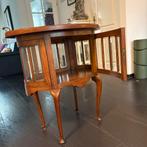 Theekastje met ovale dienblad, Ophalen