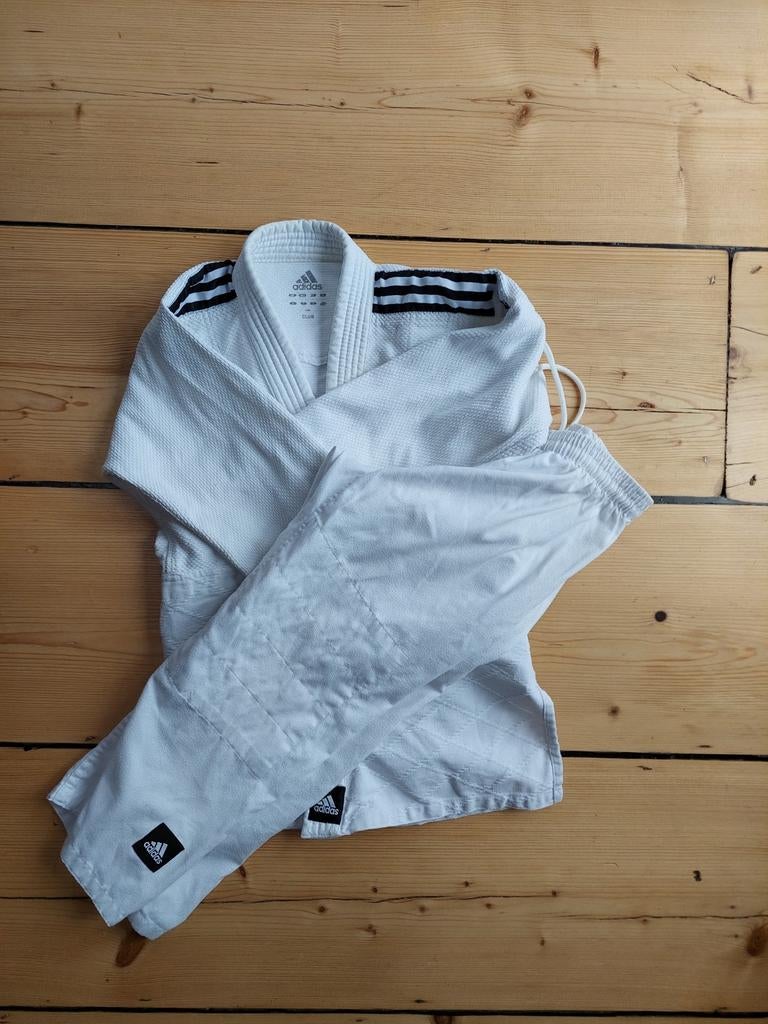 Judopak Adidas 140, Sport en Fitness, Maat XS of kleiner, Ophalen, Judo
