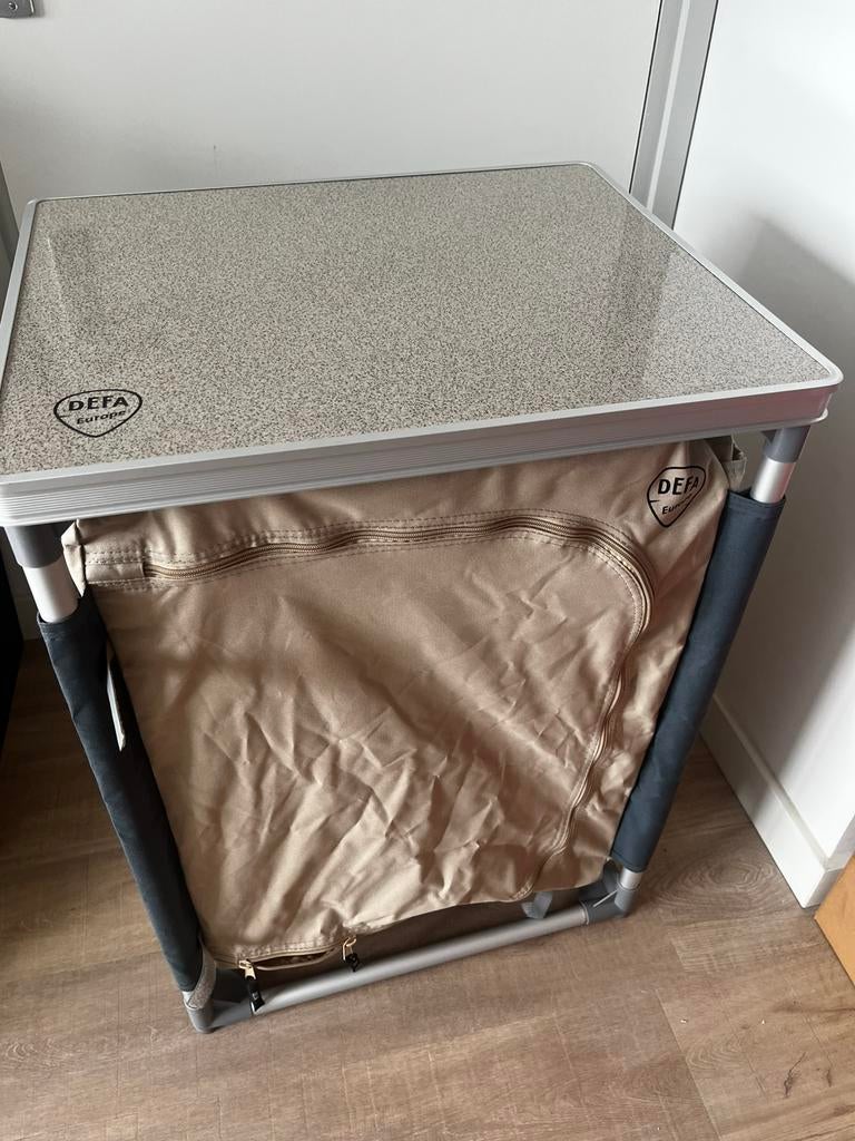 Defa kampeerkast met garderobestang, Ophalen, Zo goed als nieuw, Campingkast