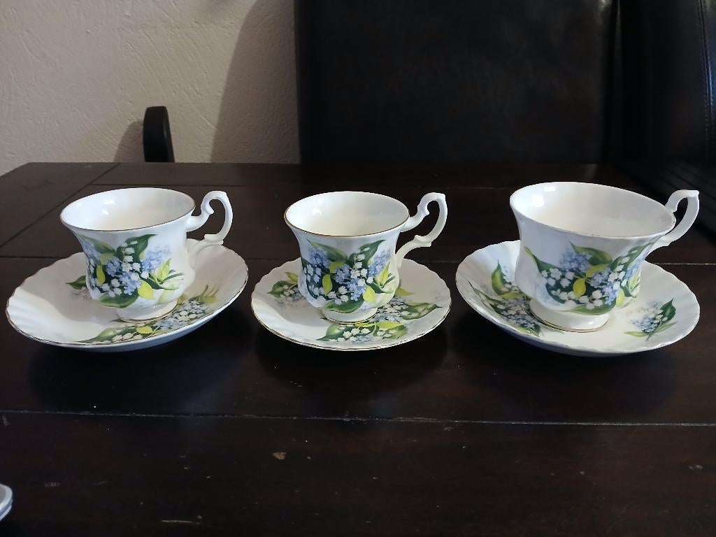 Royal Albert Kop en Schotels,3st, Ophalen of Verzenden, Zo goed als nieuw, Porselein, Kop en/of schotel