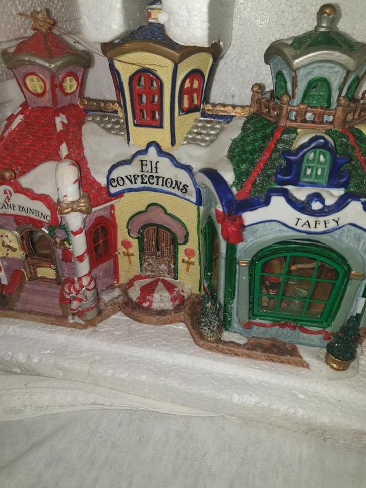 Lemax elfen store Santa wonderland collectie 7x met lampjes, Diversen, Kerst, Zo goed als nieuw, Ophalen of Verzenden