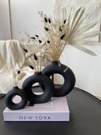 Donut vaas set zwart, Huis en Inrichting, Woonaccessoires | Vazen, Ophalen of Verzenden, Nieuw, Zwart, Minder dan 50 cm