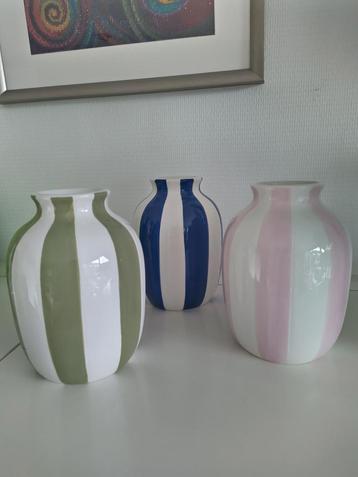 Set van 3 gestreepte vazen beschikbaar voor biedingen