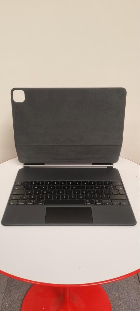 Apple Magic Keyboard A2480 for iPad Pro 12.9, Computers en Software, Tablet-hoezen, Zo goed als nieuw, Bescherming voor- en achterkant