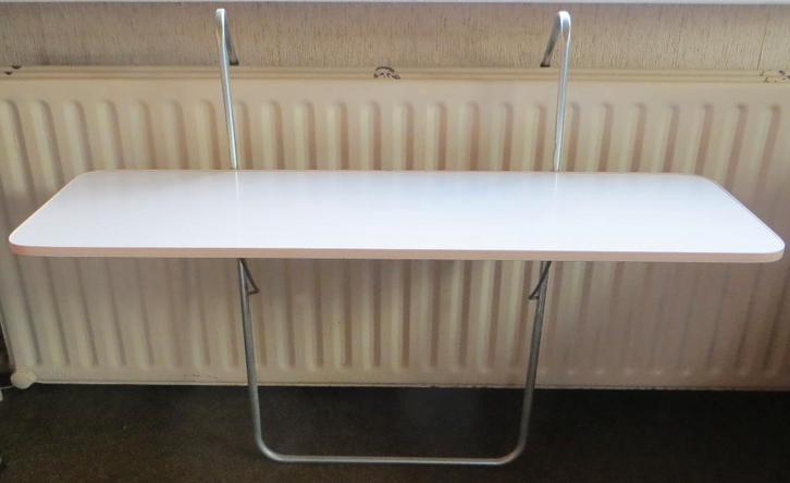Verstelbare balkontafel. Om aan het balkon te hangen., Huis en Inrichting, Tafels | Statafels, Zo goed als nieuw, In hoogte verstelbaar