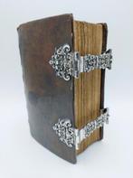 Bijbel met zilveren sloten, J. Peereboom, Leeuwarden, 1760, Antiek en Kunst, Verzenden, Bijbel