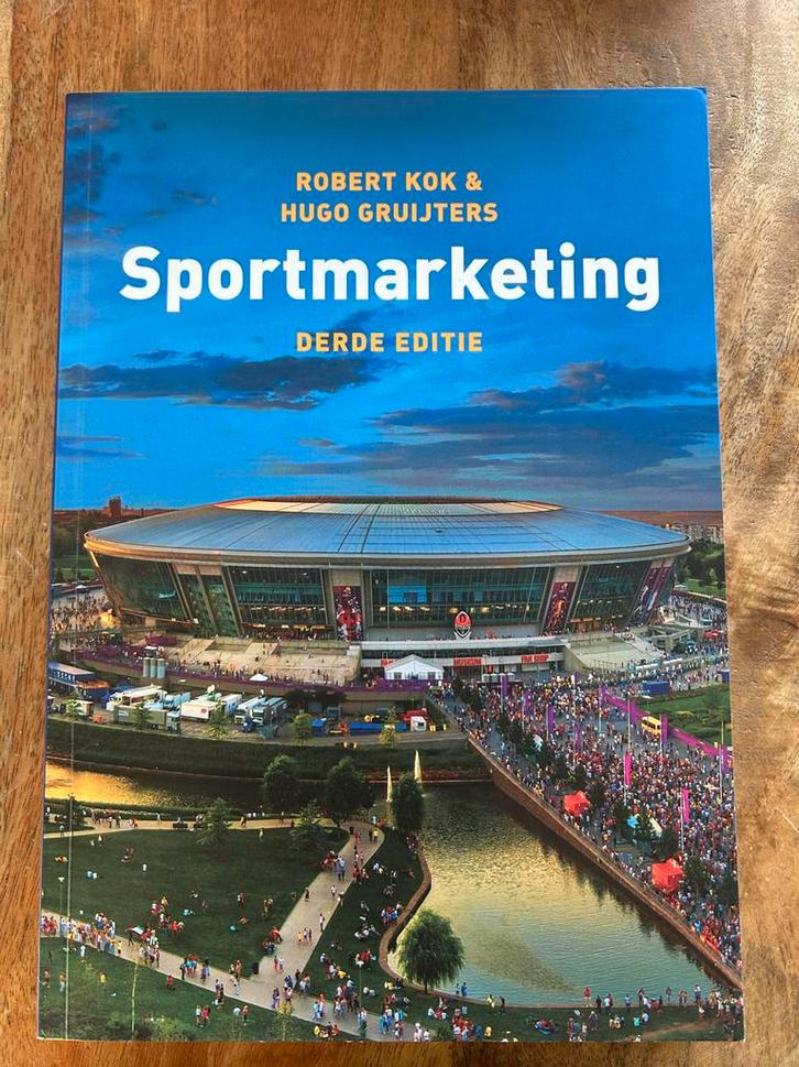 Sportmarketing - Robert Kok & Hugo Gruijters, Boeken, Economie, Management en Marketing, Gelezen, Economie en Marketing, Ophalen of Verzenden