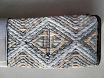 Brede schouderriem voor aan een damestas. (NIEUW). beschikbaar voor biedingen