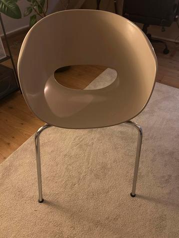 Design Stoel - Kunststof & Metaal beschikbaar voor biedingen