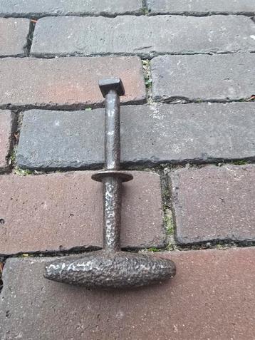 Antieke gietijzeren gehamerde deurknop 1750 - 1770 €39 beschikbaar voor biedingen