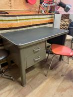 Gaaf vintage/ industrieel jaren 60/70 groen bureau, Ophalen, ?, Zo goed als nieuw, Bureau