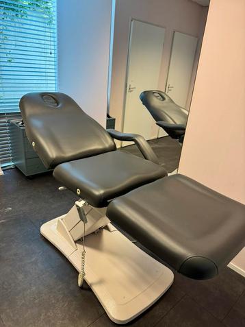 Elektrische behandelstoel beschikbaar voor biedingen