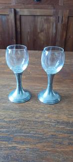 2 VINTAGE LIKEUR GLAZEN MET TINNEN VOET 12.5 CM HOOG, Ophalen of Verzenden, Zo goed als nieuw, Overige typen