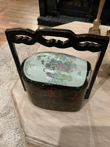 Antieke Chinese wedding box beschikbaar voor biedingen