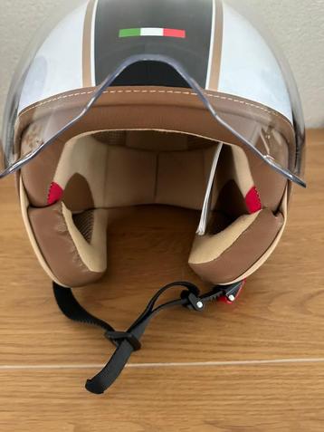 Nieuwe helm Italiaan look beschikbaar voor biedingen