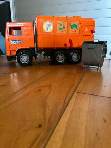 Bruder Vuilniswagen met Container beschikbaar voor biedingen