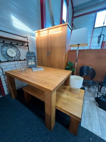 Massief eiken set: eettafel + salontafel + grote kast beschikbaar voor biedingen