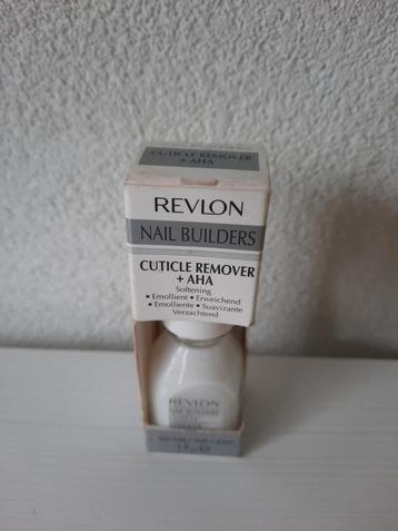 NIEUW! Revlon Nail Builders Nagelriemverzachter beschikbaar voor biedingen