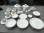 Compleet Midwinter Stonehenge Creation servies in prima st., Huis en Inrichting, Ophalen of Verzenden, Porselein, Overige stijlen