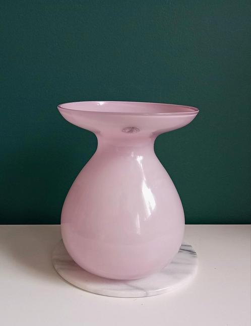Zachtroze vaas Ikea Barbro Wesslander & Pia Amsell, Huis en Inrichting, Woonaccessoires | Vazen, Gebruikt, Overige kleuren, Minder dan 50 cm