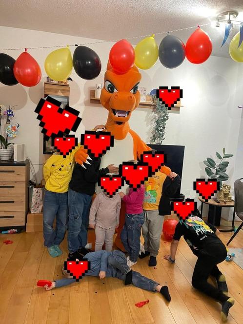 Mooie Charizard Pokemon mascotte met acteur op je feestje?, Hobby en Vrije tijd, Feestartikelen | Verhuur, Nieuw, Ophalen of Verzenden