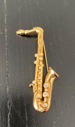 Saxofoon broche goudkleurig metaal met steentjes, Sieraden, Tassen en Uiterlijk, Broches, Ophalen of Verzenden, Zo goed als nieuw